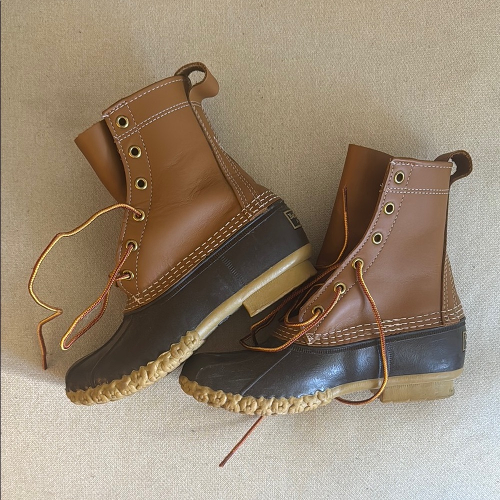 L.L. Bean Brown and Tan bean Boots 8”Fully waterproof size 6 (actual size 7)